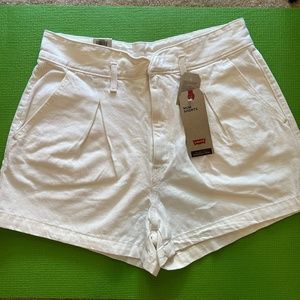 NWT LEVIS MOM SHORTS